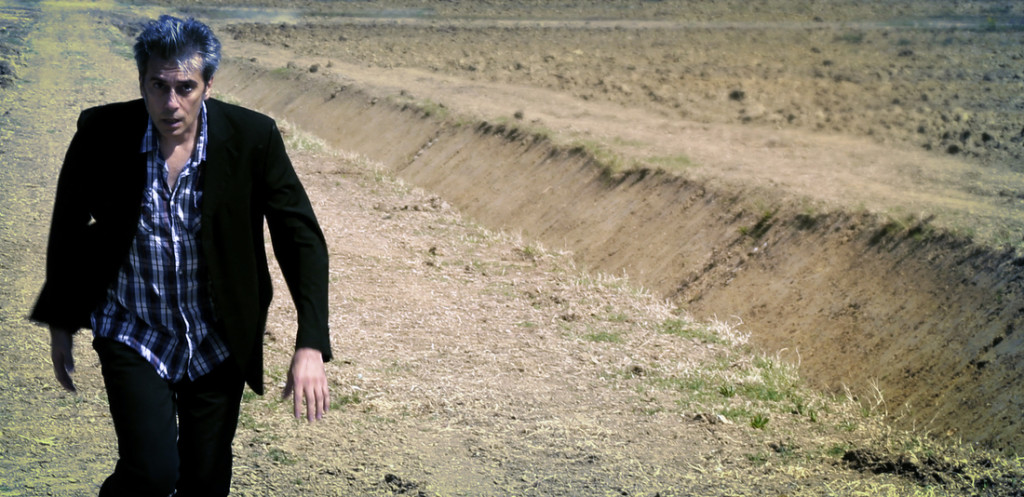 Andrea Chimenti nel videoclip di "Mi dispiace", da Yuri (2016)