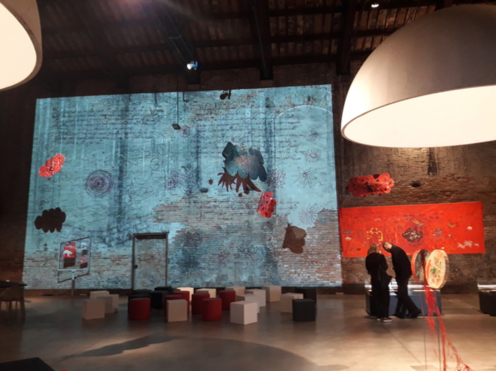 Celebrando la vita: Lisa Perini “Supernatural!” alla Biennale, di Ennio Pouchard