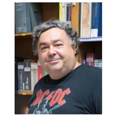 Luca Crovi, scrittore, critico rock e redattore presso Sergio Bonelli Editore, in una foto ritratto.
