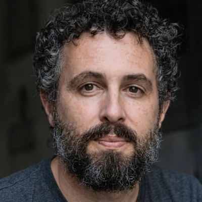 Ritratto dello scrittore e storico Matteo Melchiorre, autore del libro La via di Schenèr