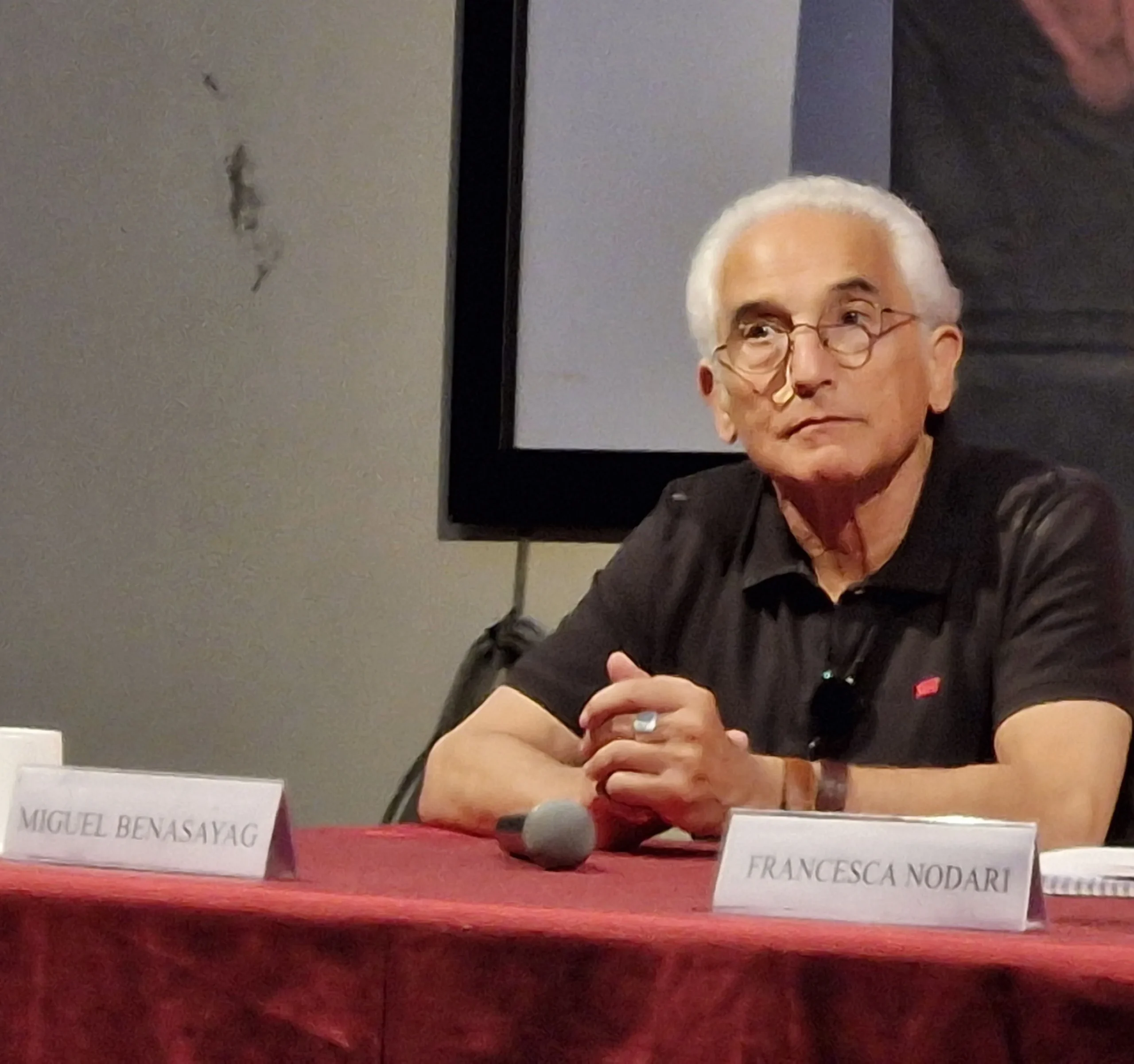 Il filosofo Miguel Benasayag durante il suo intervento al Festival Filosofi lungo l'Oglio a Manerbio